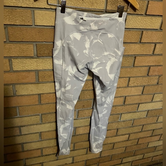 Lululemon Speed Up Tight 28" Luxtreme Flower Pop White Silver Lilac Size 4 - Picture 5 of 8